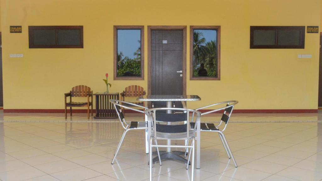 Uni Beach Hotel Pangandaran Exterior foto